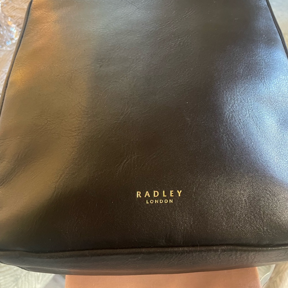☀️❤️☀️ RADLEY LONDON Black Leather Backpack with Gold Accents! - Picture 14 of 14